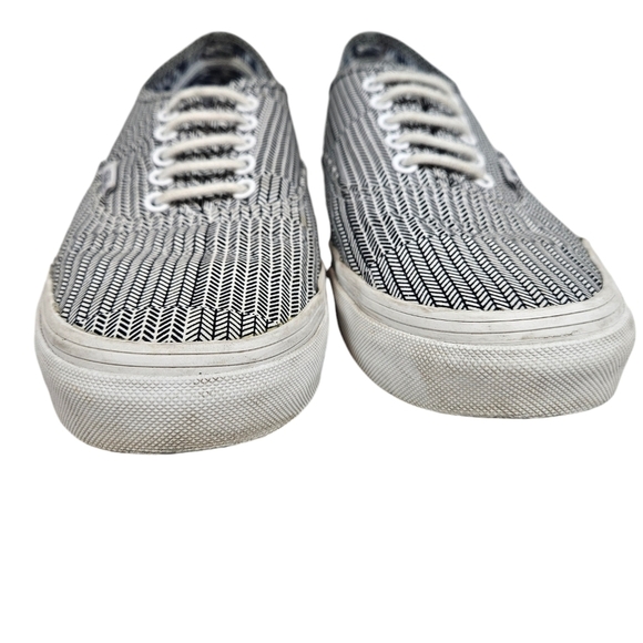 Vans Black & White Mixed Geo Authentic Slim Low Top Sneaker Size 9 Women 7.5 Men - Picture 2 of 16